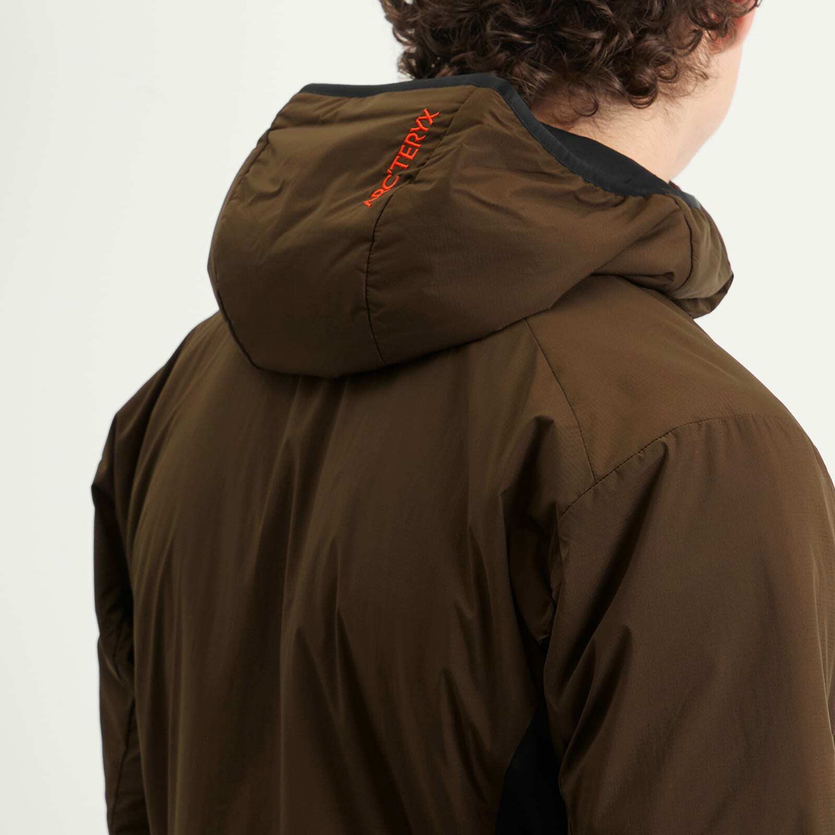 Arc'teryx Men's Atom Hooded Jacket in Carob/Black/Dynasty Arc'teryx