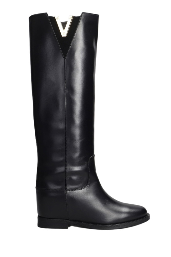 Photo: Via Roma 15 In Black Leather