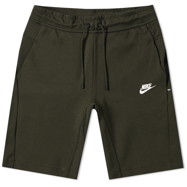 Photo: Nike Tech Fleece Short Sequoia & White