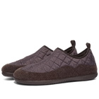 Guru's Roomshoes Men's Quilted Houseshoe in Dark Grey