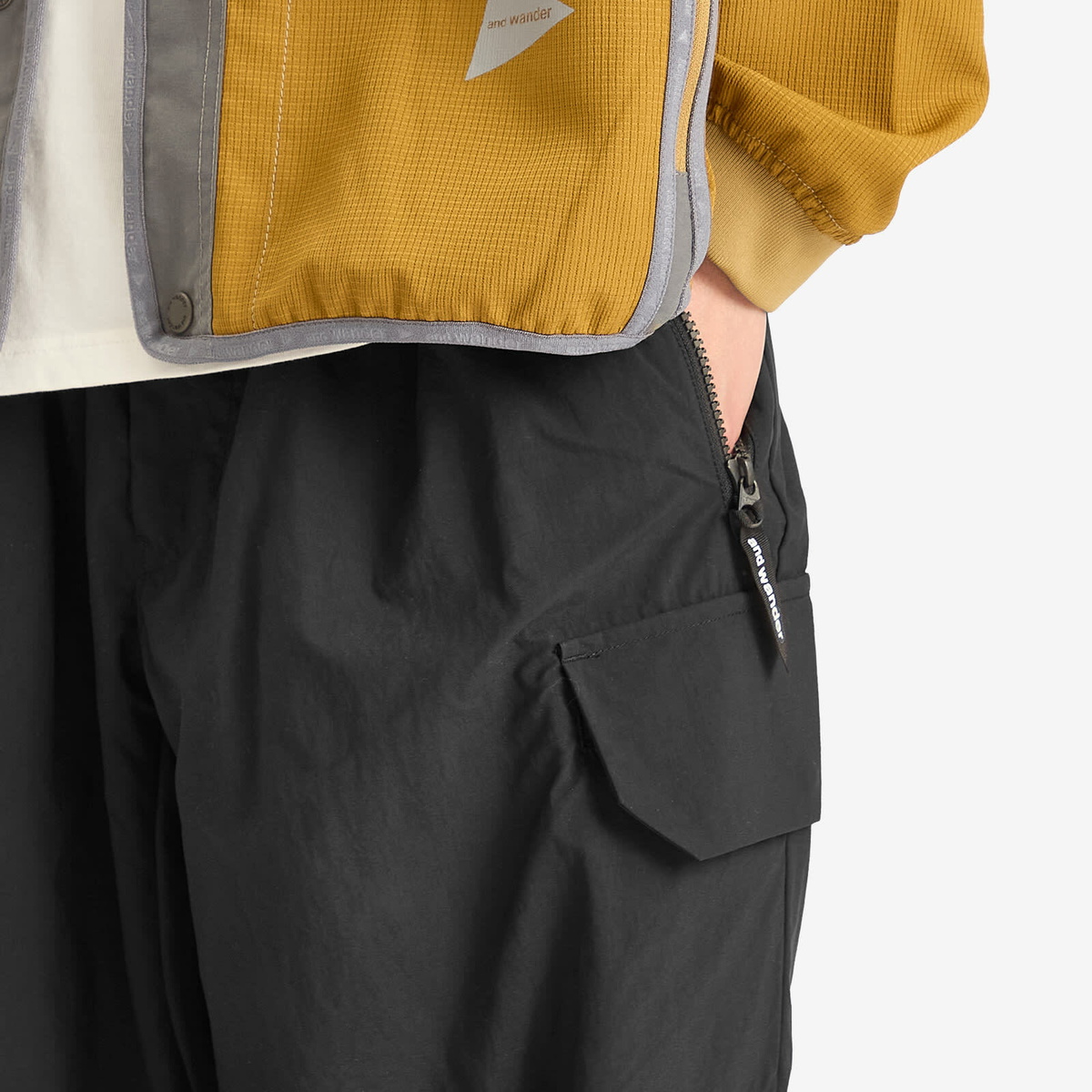 and wander Men's Twill Trousers in Black