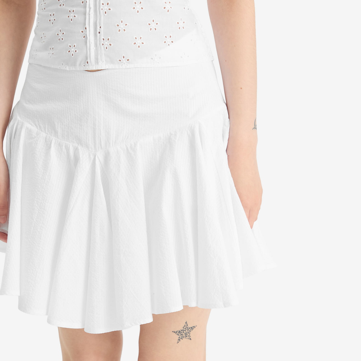 Peachy Den Women's Dylan Mini Skirt in Porcelain