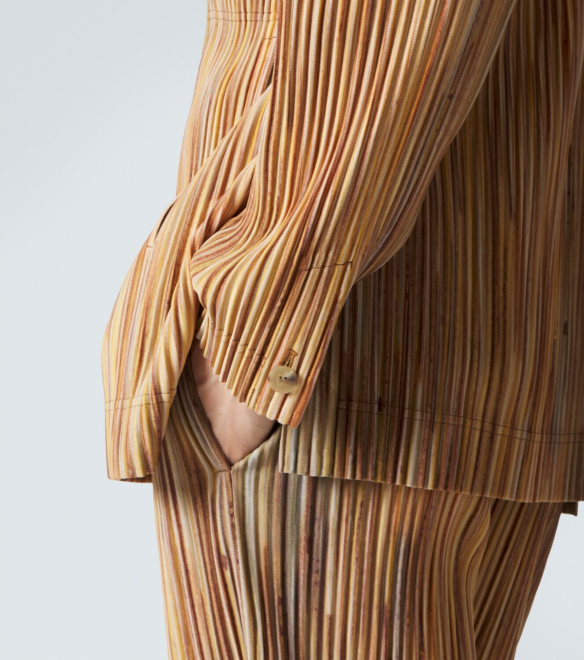 Homme Plissé Issey Miyake Paint Brush Close-Up pleated blazer