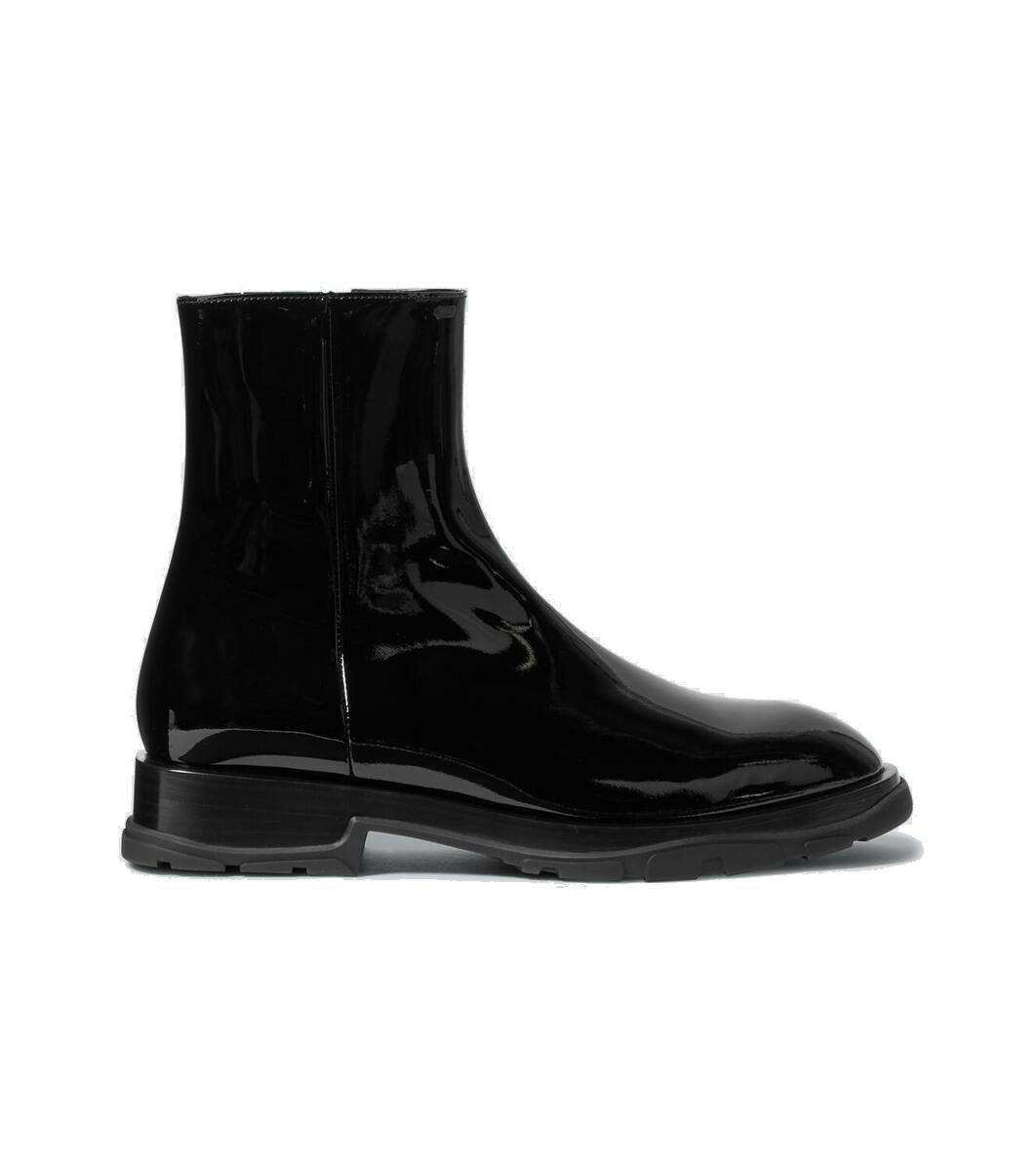 Alexander McQueen Men's Tread Chelsea Boot in Black