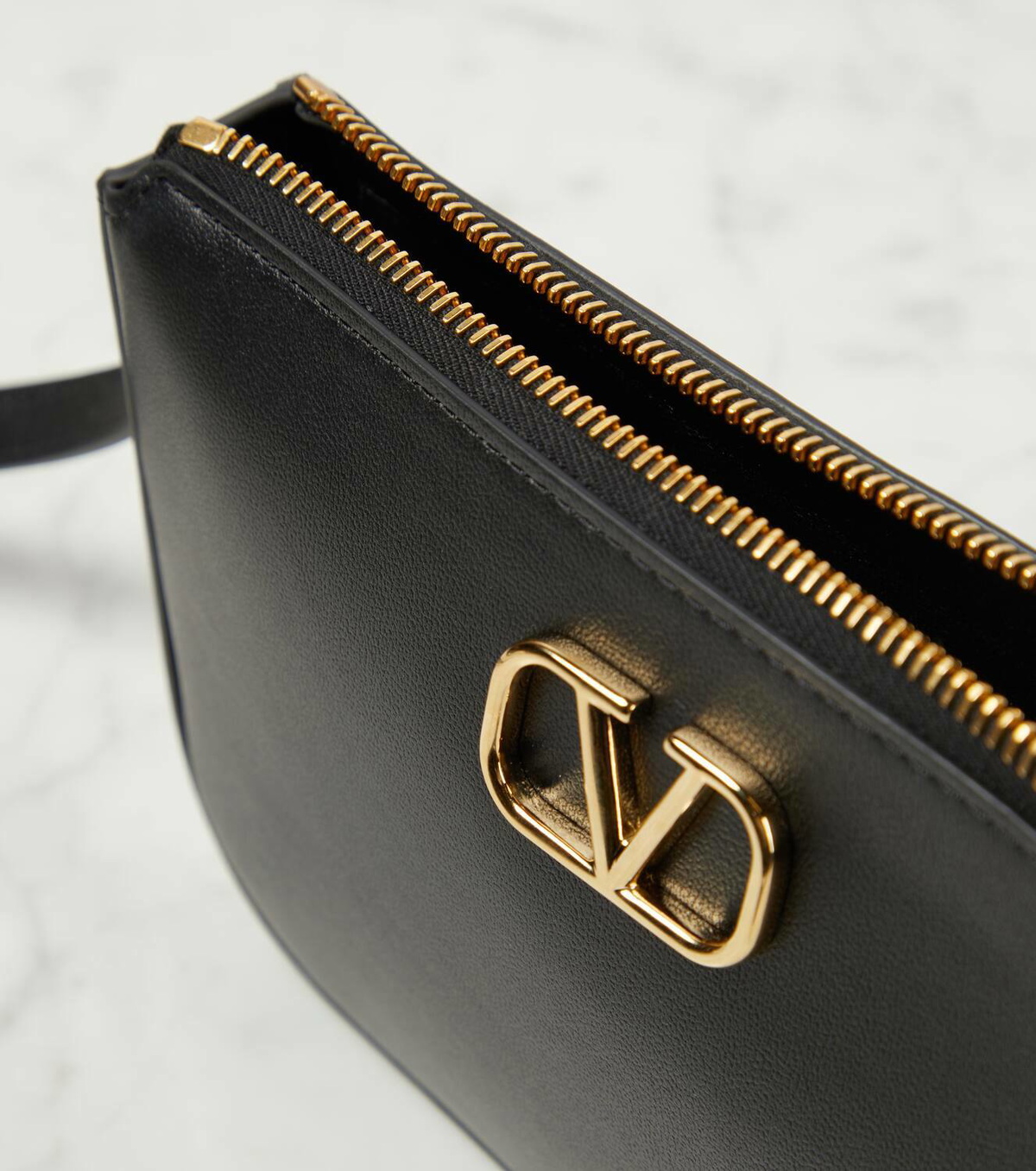 【Valentino Garavani】 VLogo Signatureミニレザーショルダーバ Valentino Garavani VLogo Signature Mini leather shoulder bag