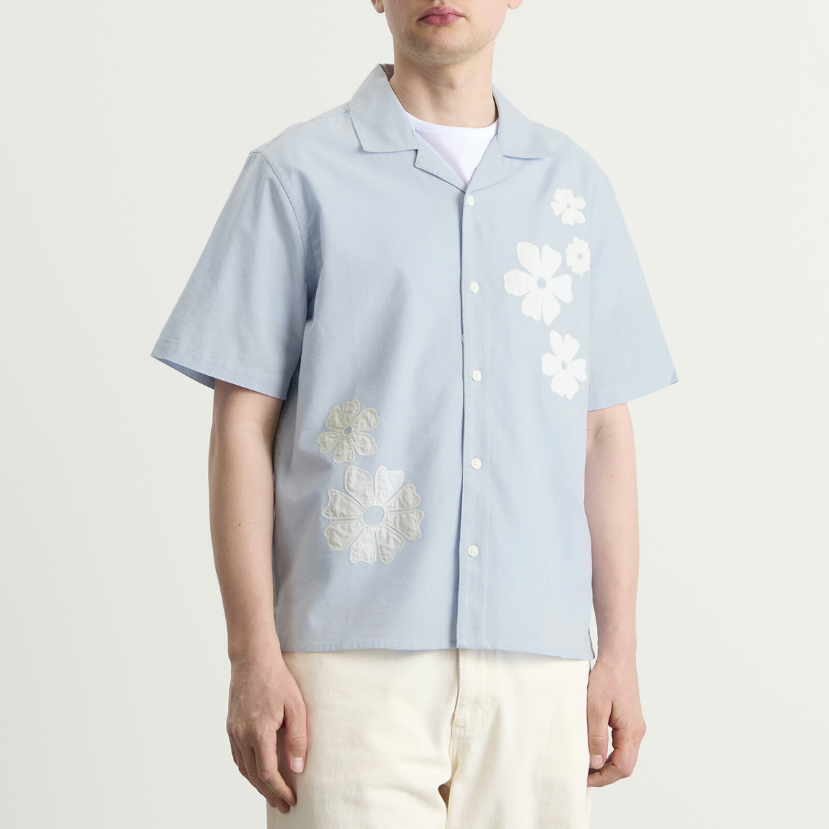 Wax London Men's Didcot Applique Flowers Vacation Shirt in Blue/Ecru