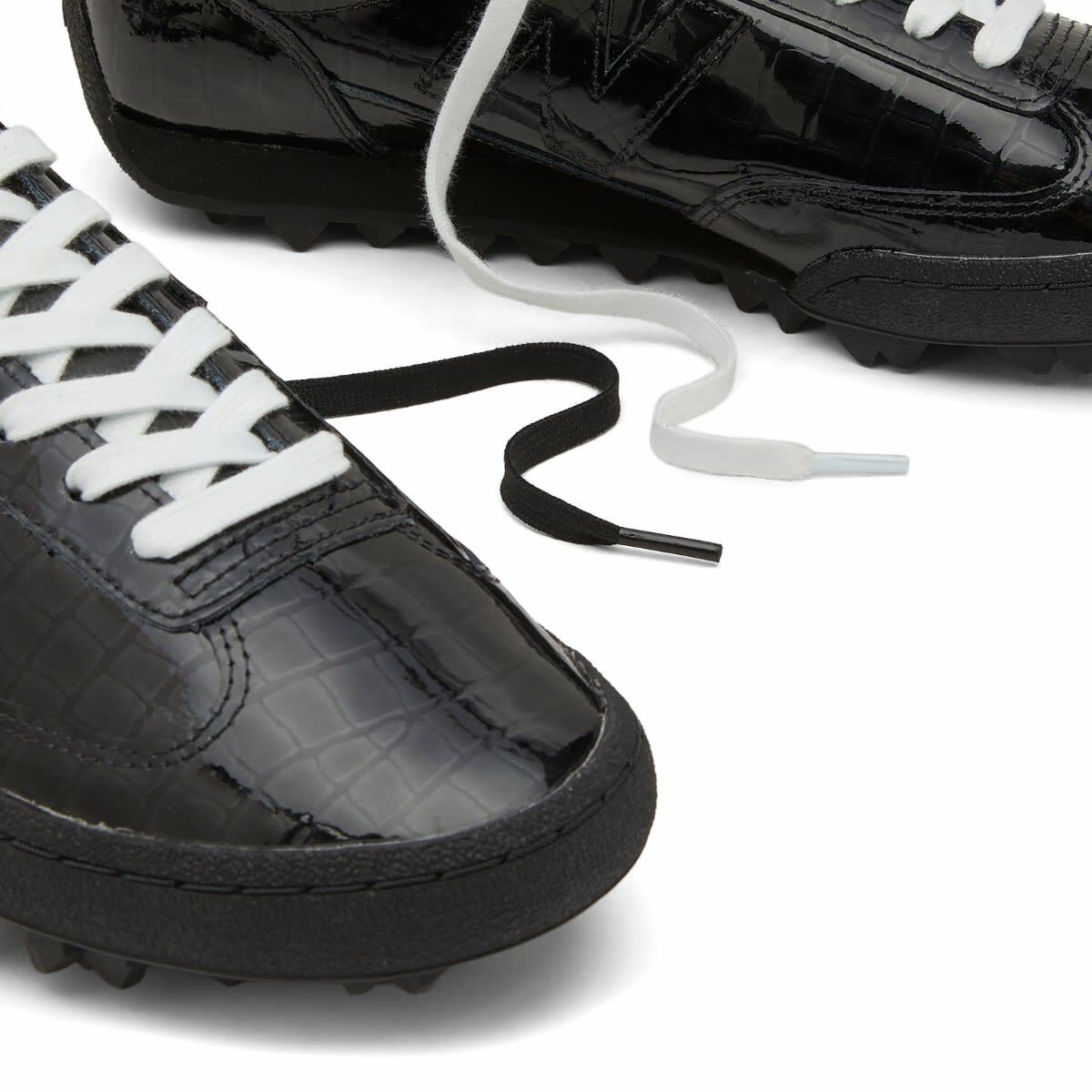 New Balance Gator Run Sneaker in Black/Black