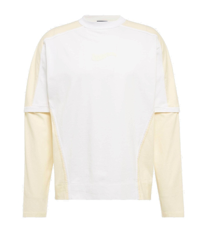 Photo: Jacquemus - Le T-shirt Crema cotton sweatshirt