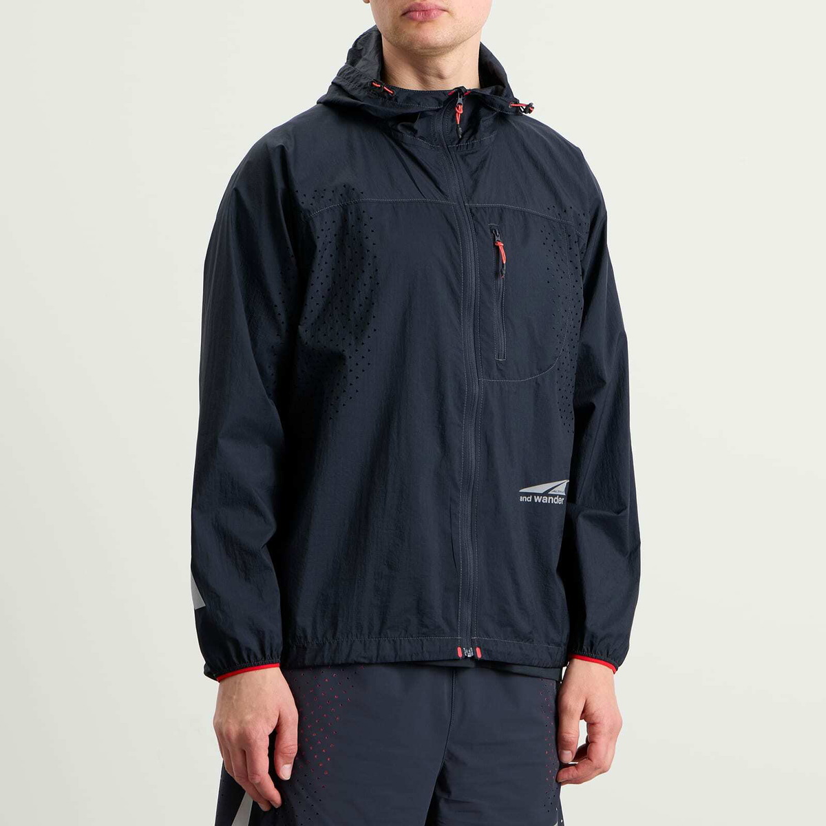 and wander Men's x Altra Ventilation Wind Jacket in Navy