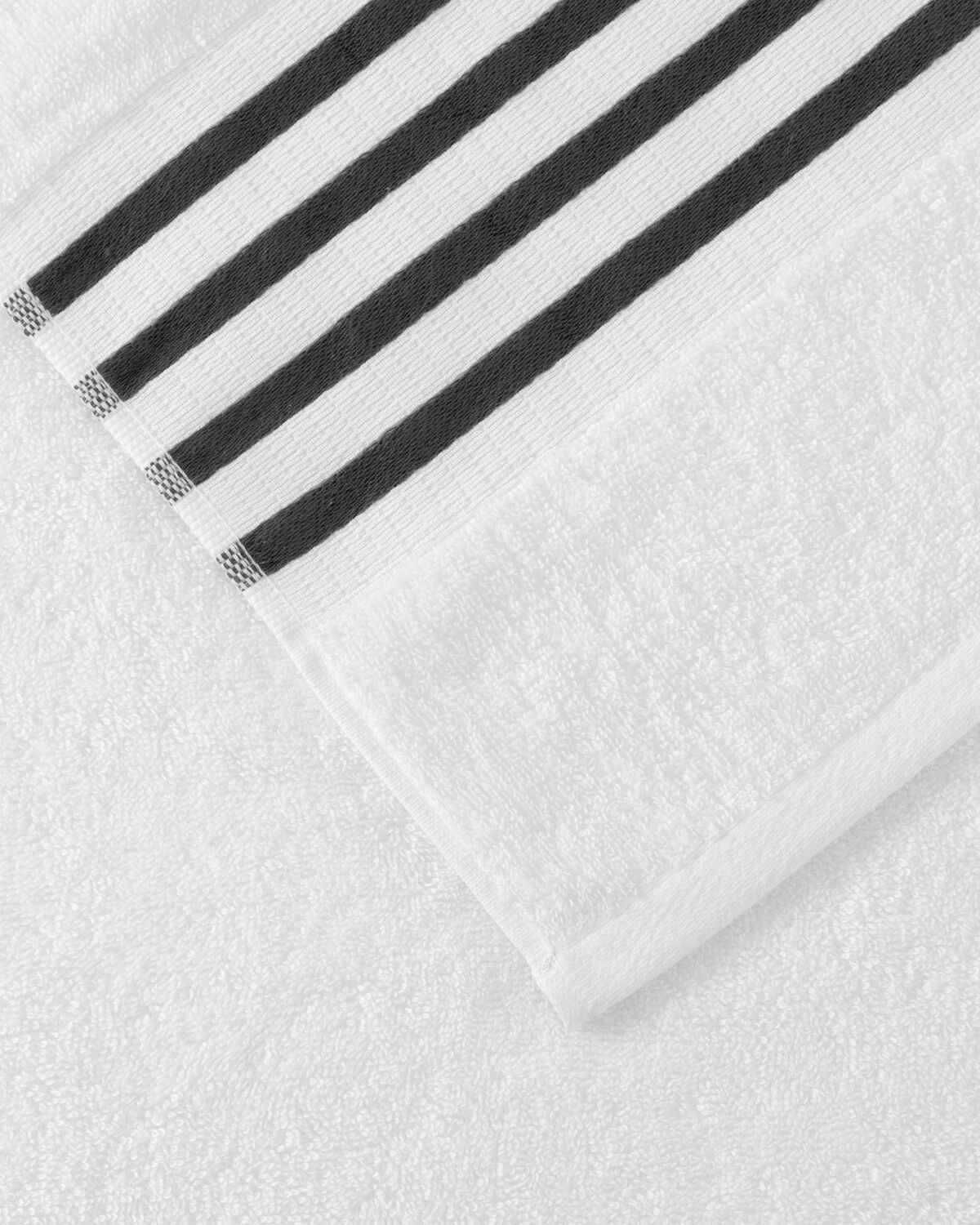 Lacoste Lcourtli Bath Towel 70 C Mx140 Cm White Bathing/Home Deco
