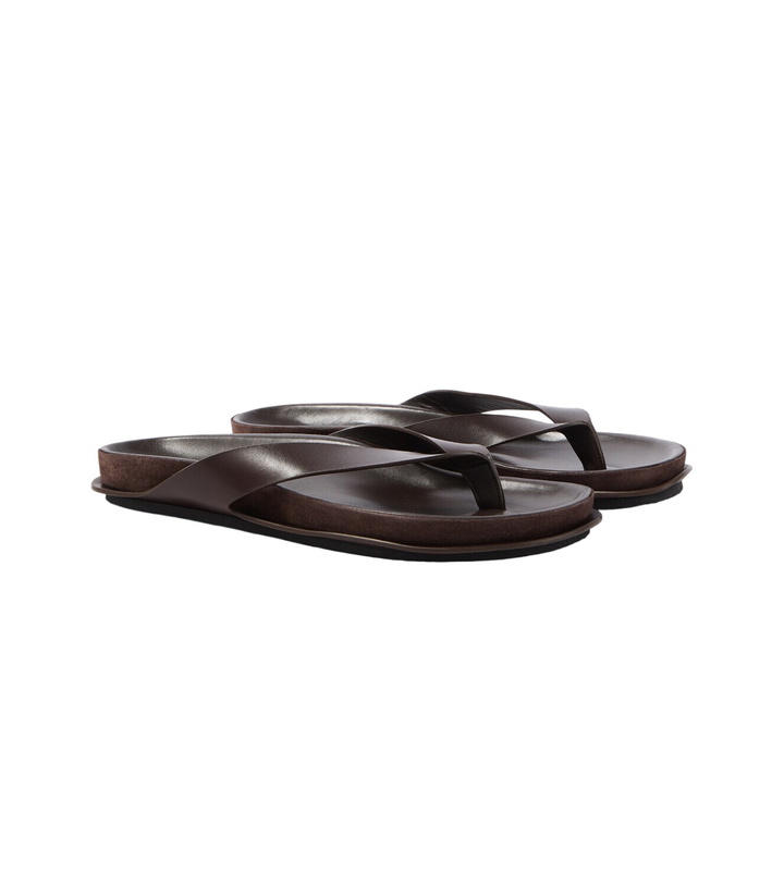 Photo: Jacquemus Tatanes leather thong sandals