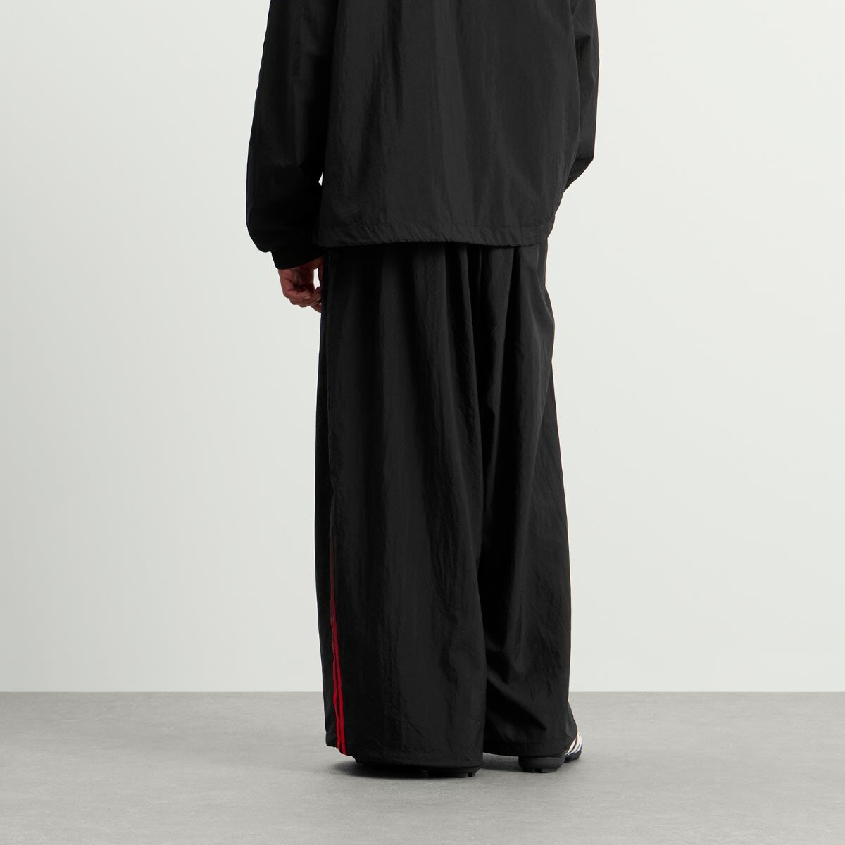 Y-3 Men's Gradient Stripes Wide Leg Trousers in Black
