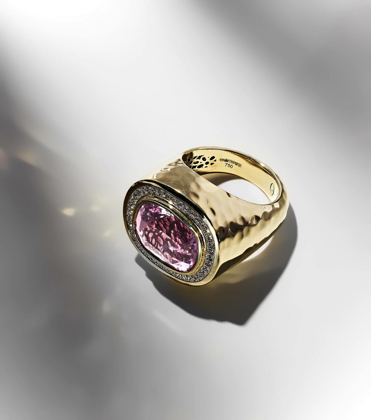 Octavia Elizabeth Blushing 18kt gold ring with tourmaline and diamonds
