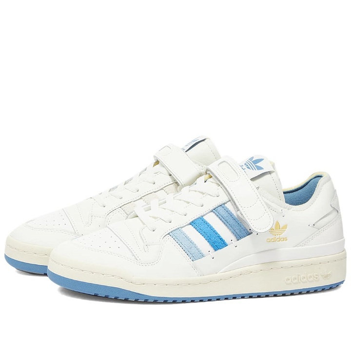 Photo: Adidas Men's Forum 84 Low Sneakers in Cloud White/Blue