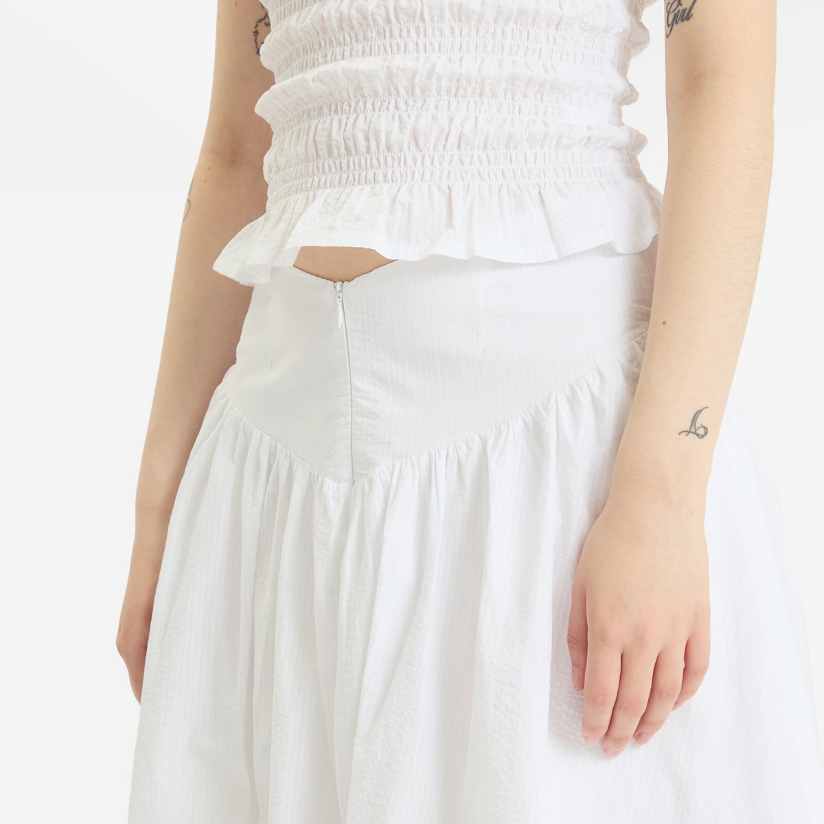 Peachy Den Women's Deba Midi Skirt in Porcelain