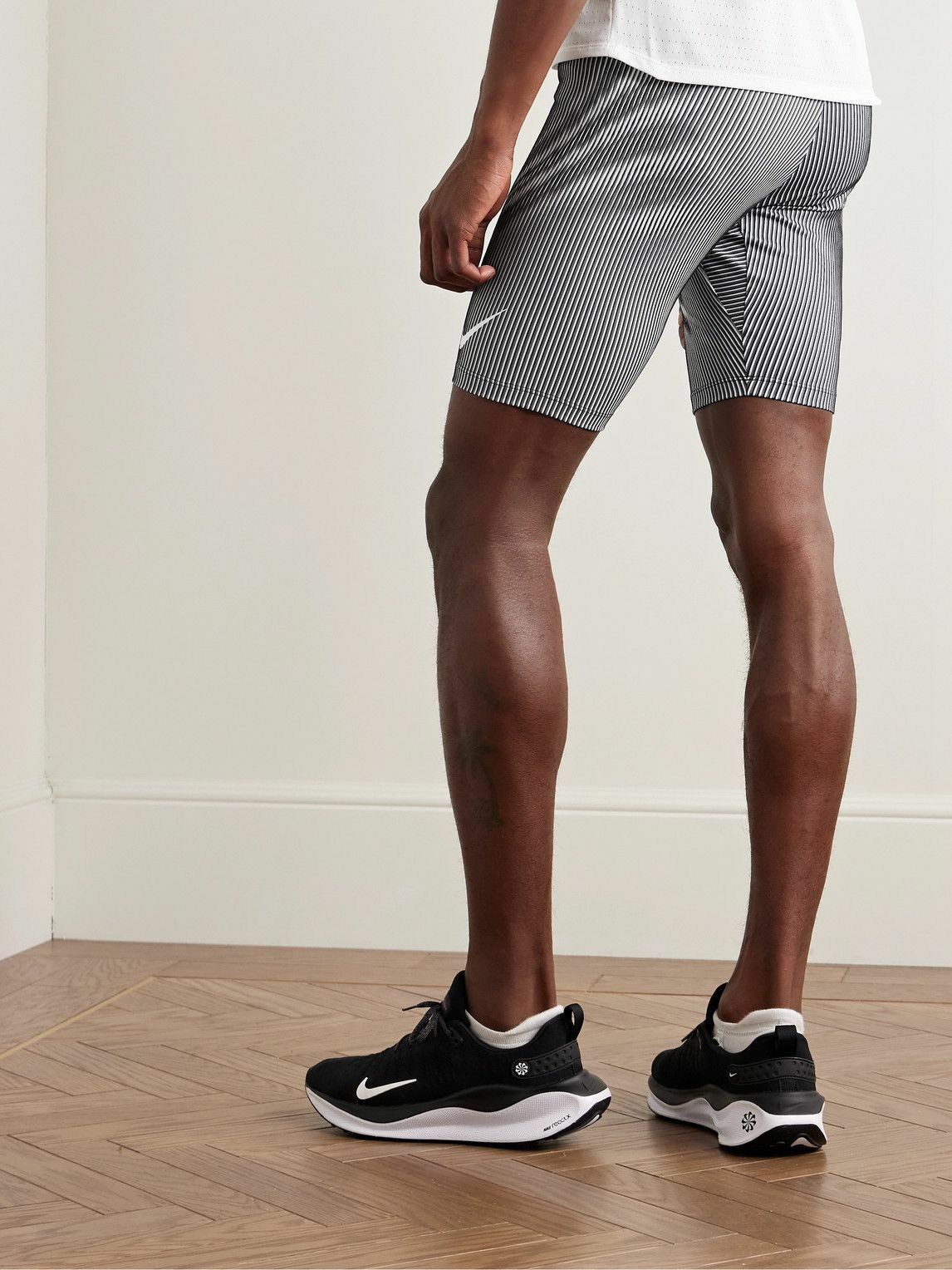 Yahoo!オークション - 日本未発売 ナイキ Nike LIVESTRONG SWIFT