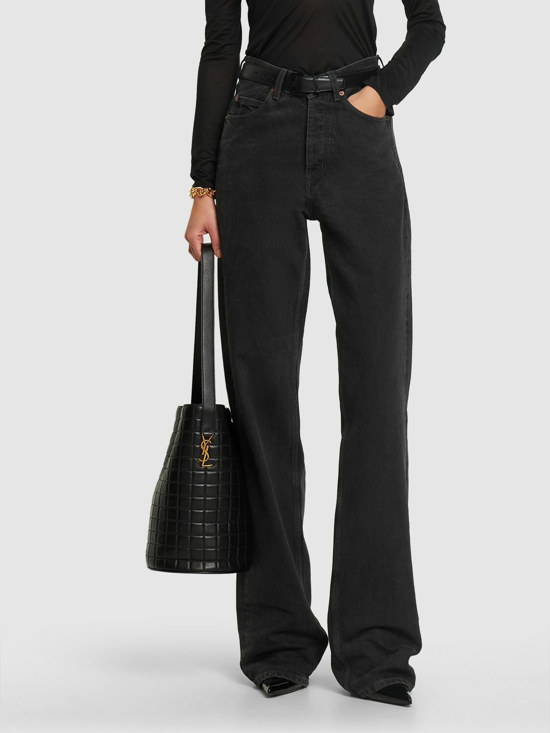 【関税&送料込】Laurent Large Cecile Bucket Bag Saint Laurent Large Cecile Bucket Bag in Noir | FWRD