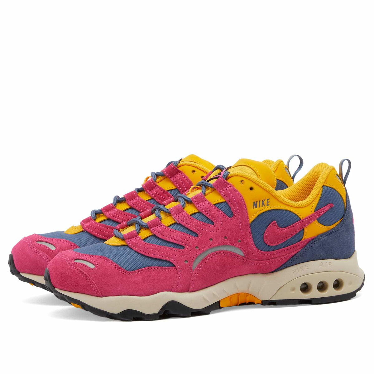 Nike Air Terra Humara Sp Sneakers in Alchemy Pink/Sanddrift Nike