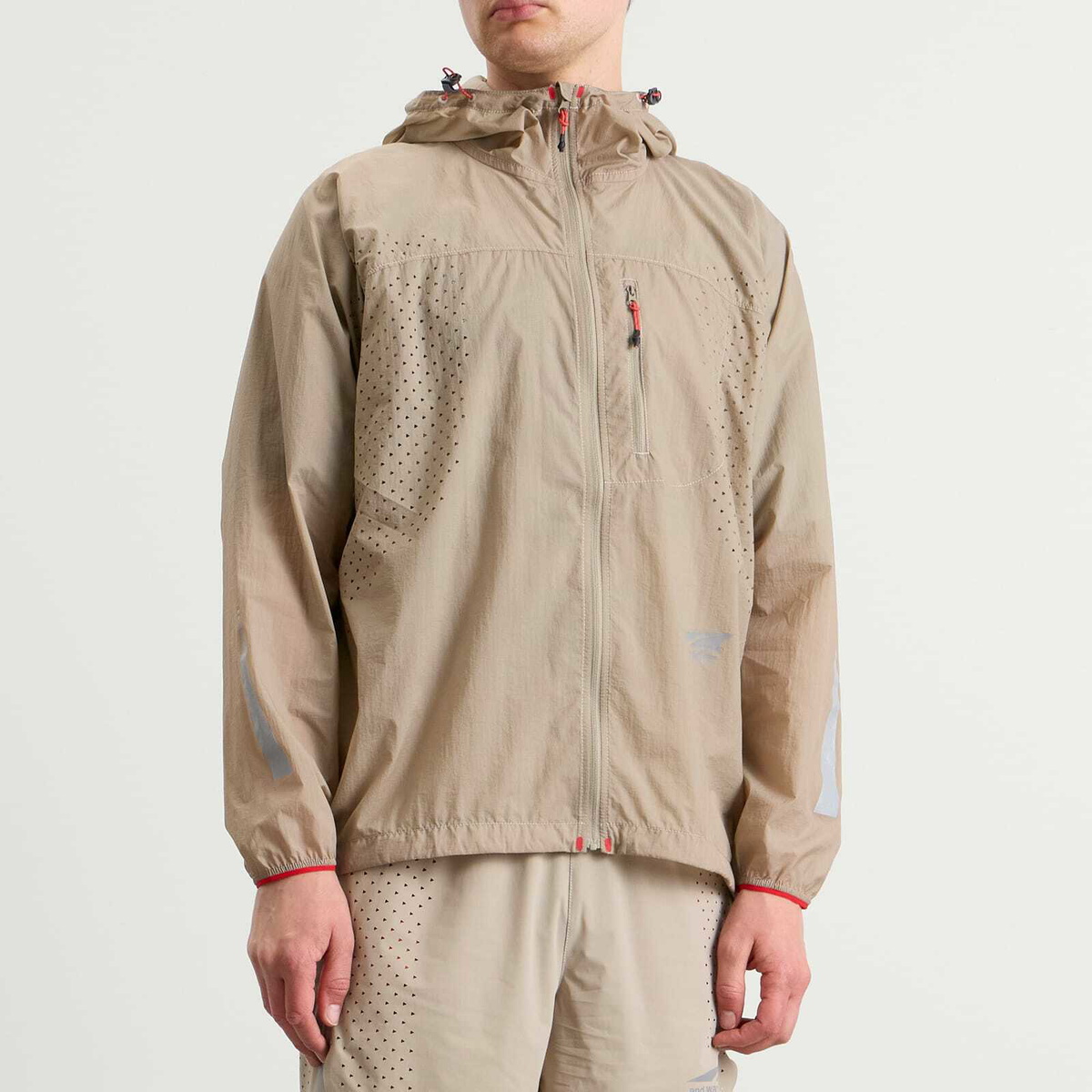 and wander Men's x Altra Ventilation Wind Jacket in Beige