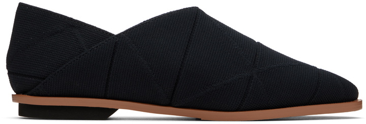 Photo: 132 5. ISSEY MIYAKE Black Tatami Loafers