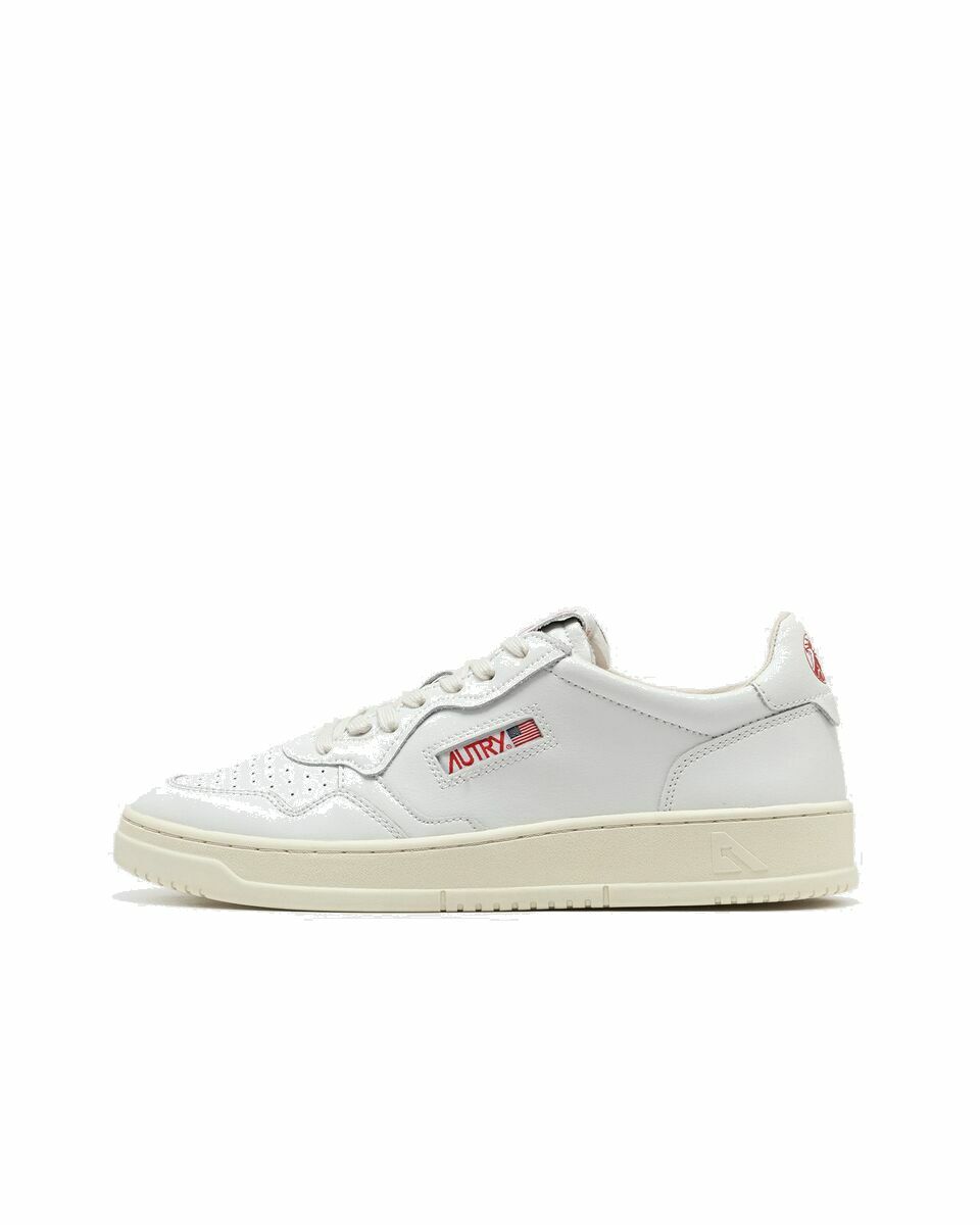 Photo: Autry Action Shoes Wmns Medalist Low White - Womens - Lowtop