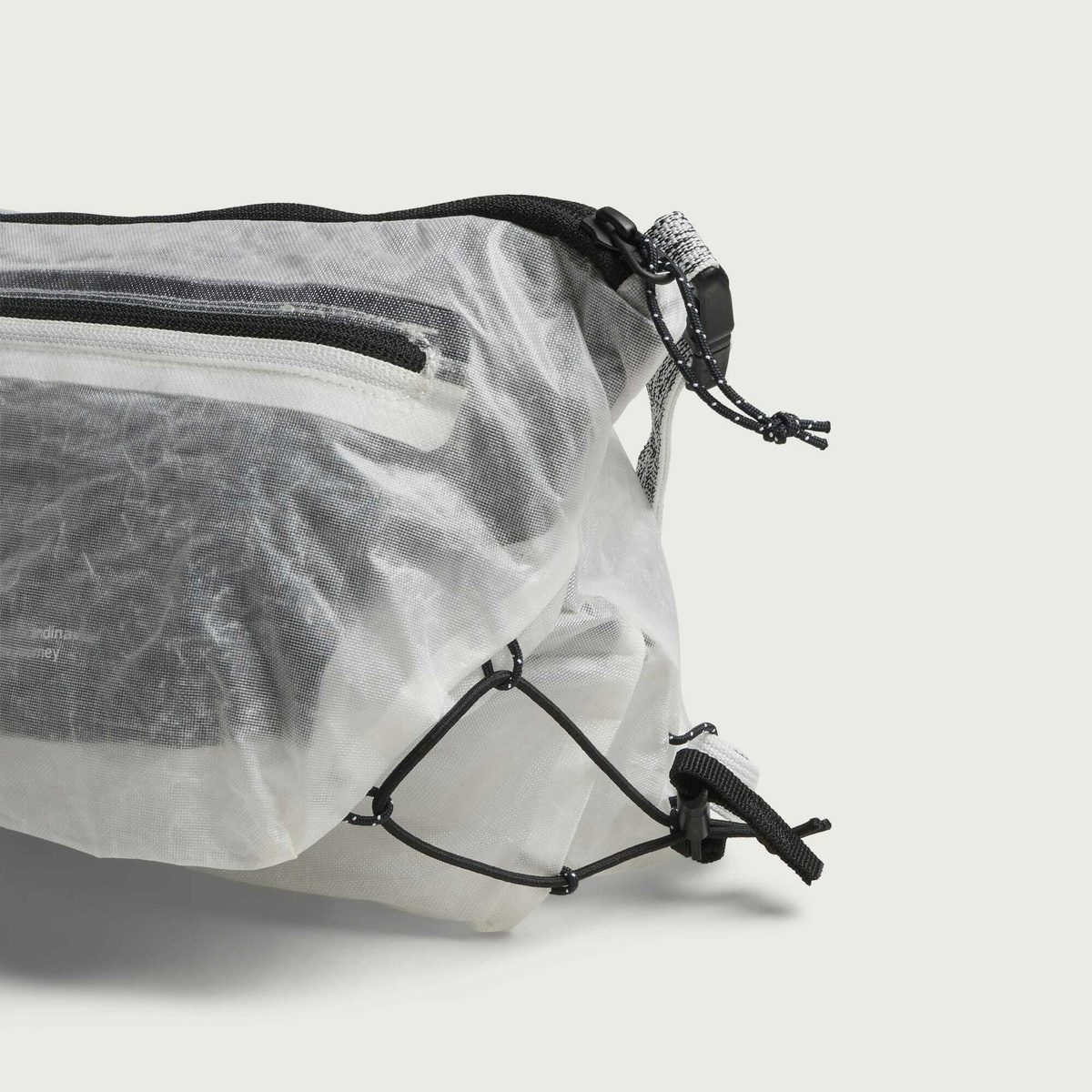 Db Journey Weigh Lighter Sling 10L in Monochrome
