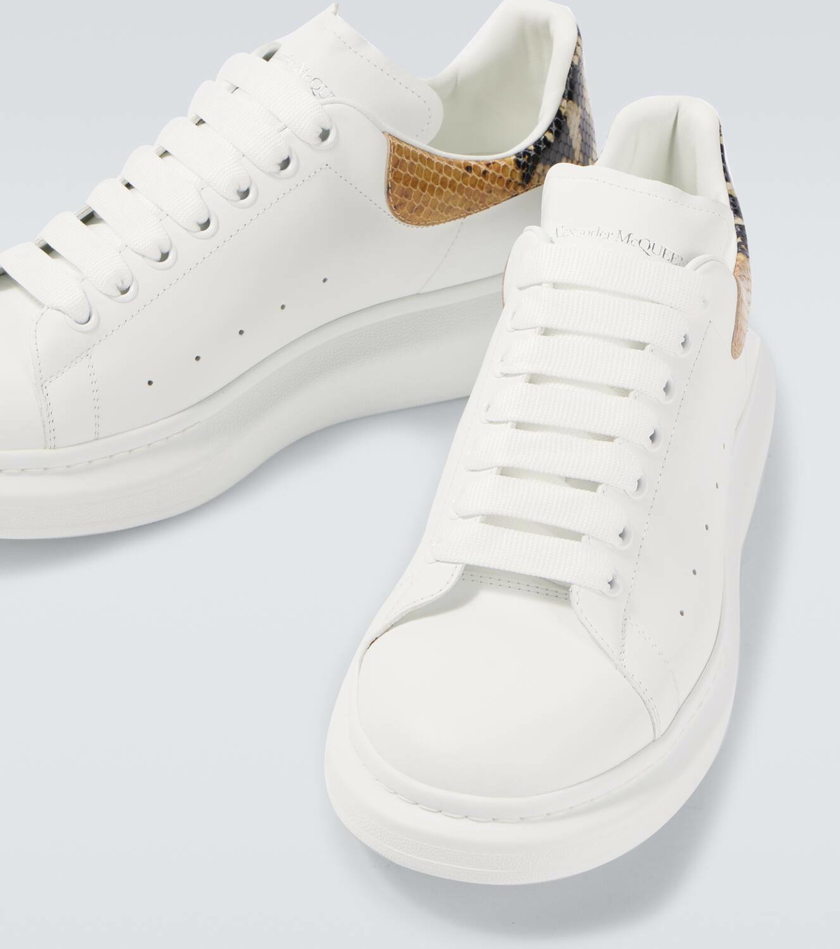 スニーカー OVERSIZE LEATHER SNEAKERS Alexander McQueen Oversized Leather Sneaker - All Black and