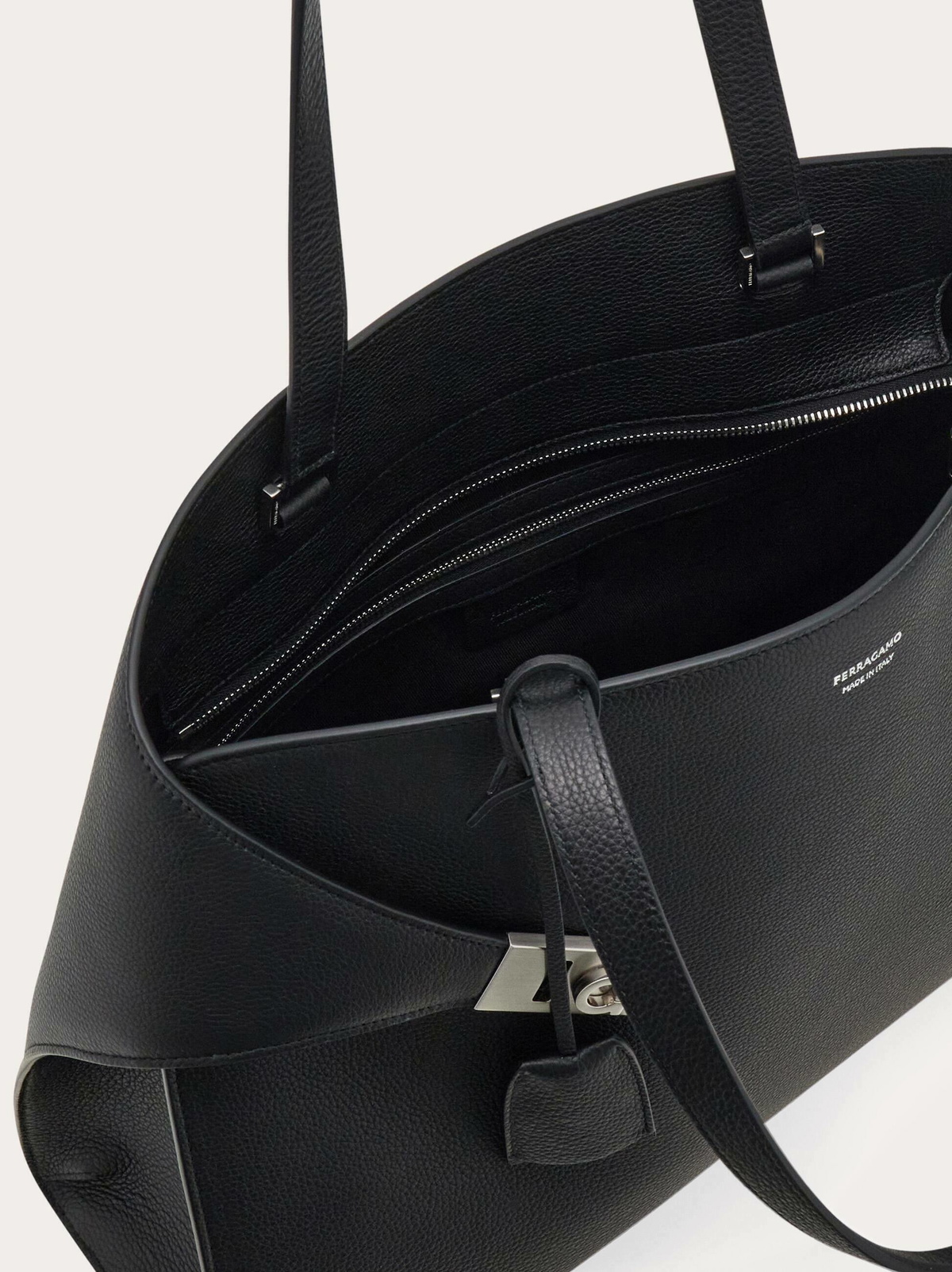 Ferragamo Mens Hug shoulder bag in Black