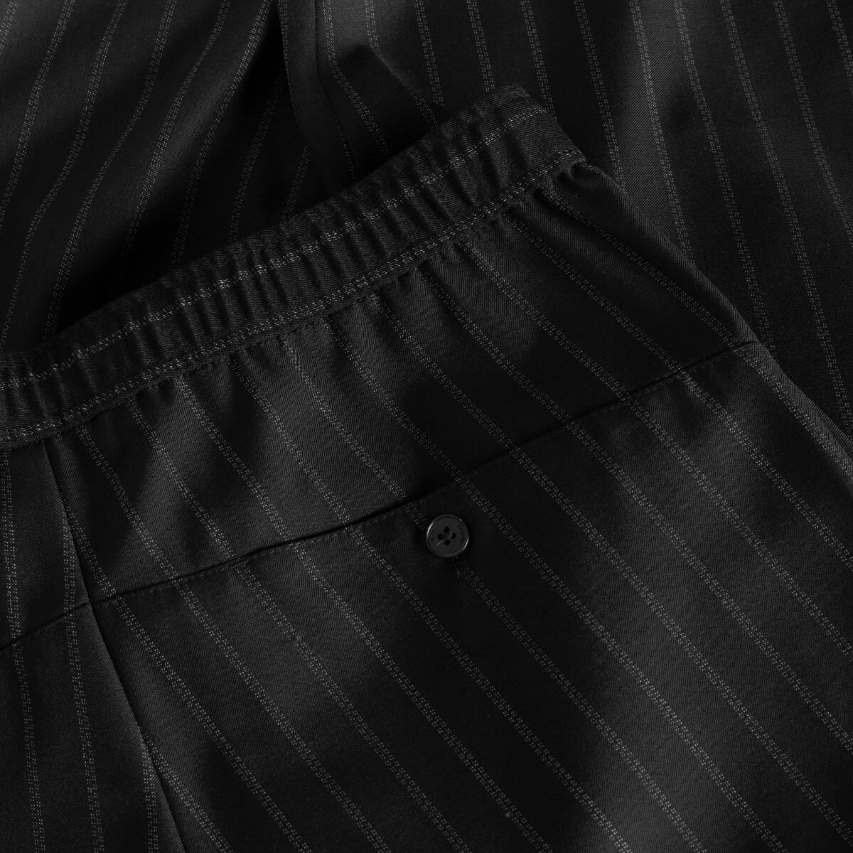 END. x Samsøe Samsøe Men's Saeryx Wide Elasticated Trousers in Black Pinstripe