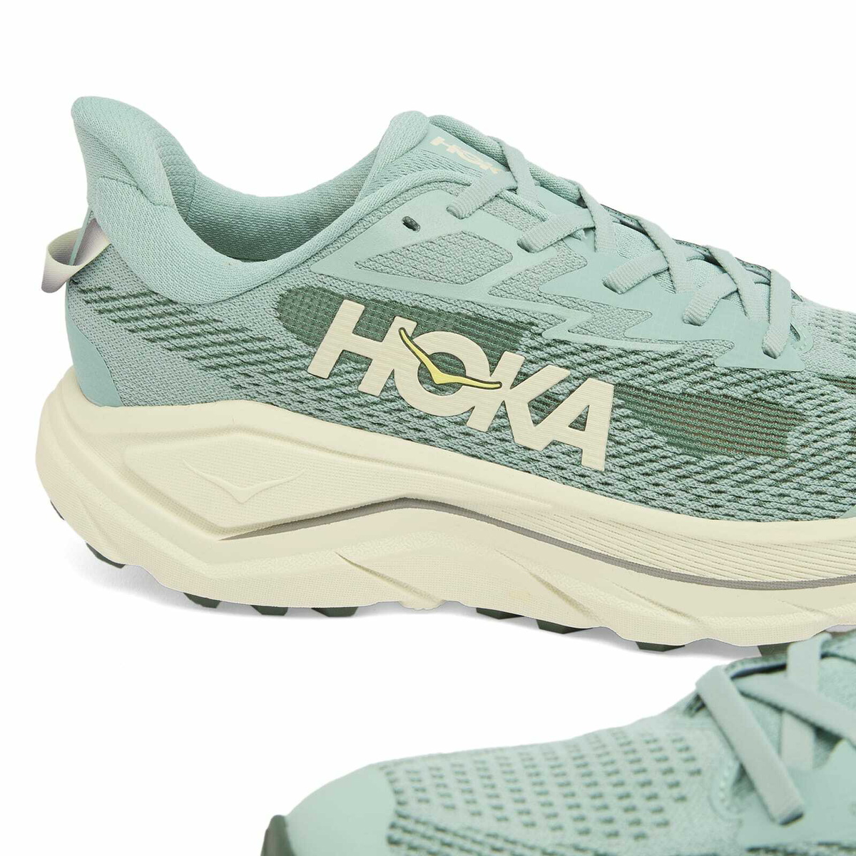 HOKA ONE ONE M Challenger 8 Sneaker in Jade/Truffle Salt