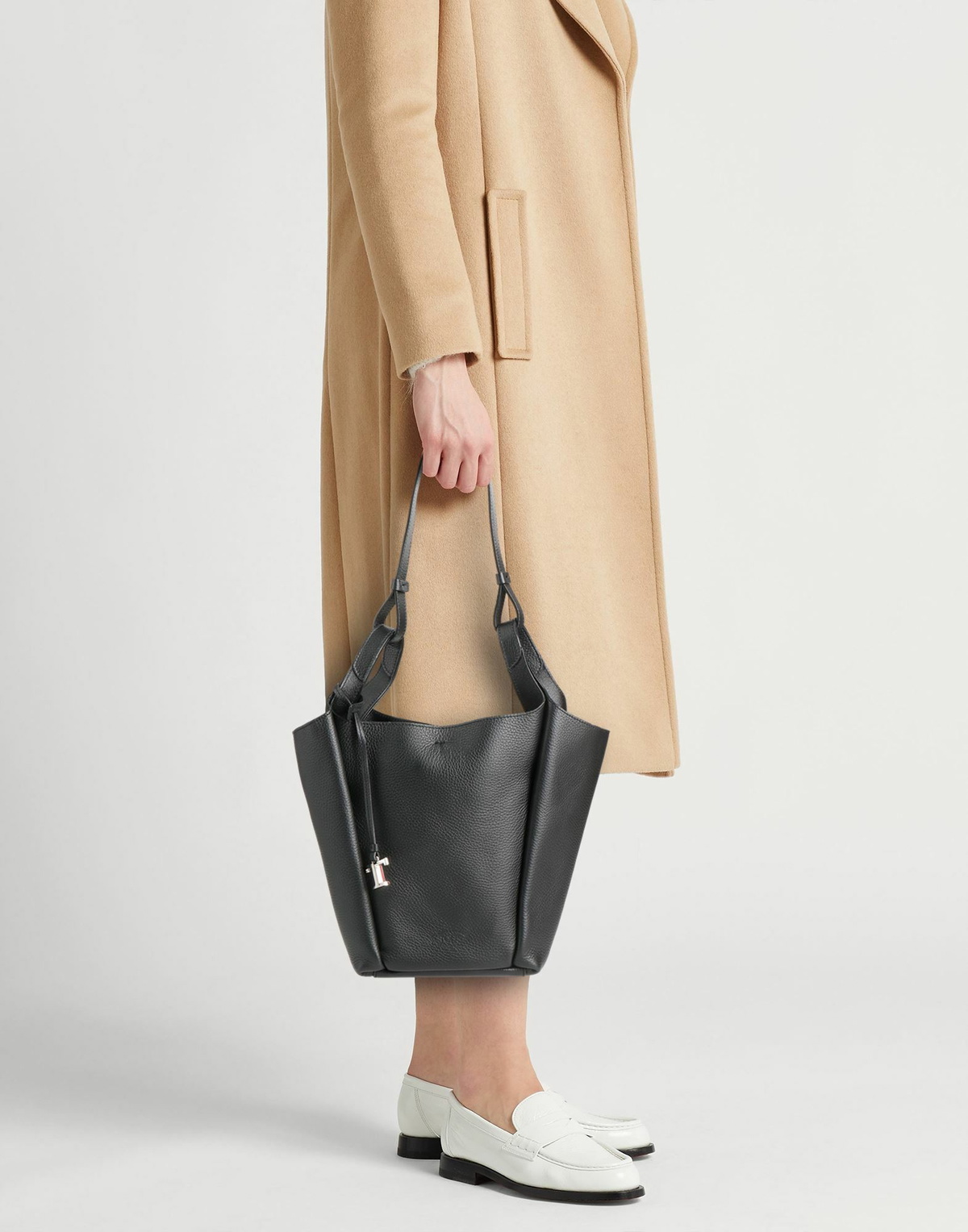 Tod's Womens Shoulder bag in Black