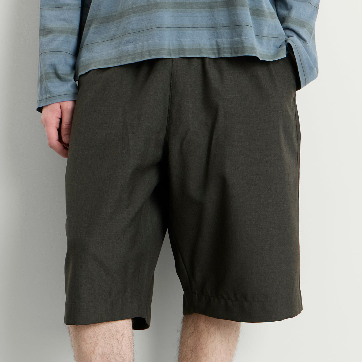 Universal Works Men's Tropical Suiting Vacation Shorts in Olive Marl