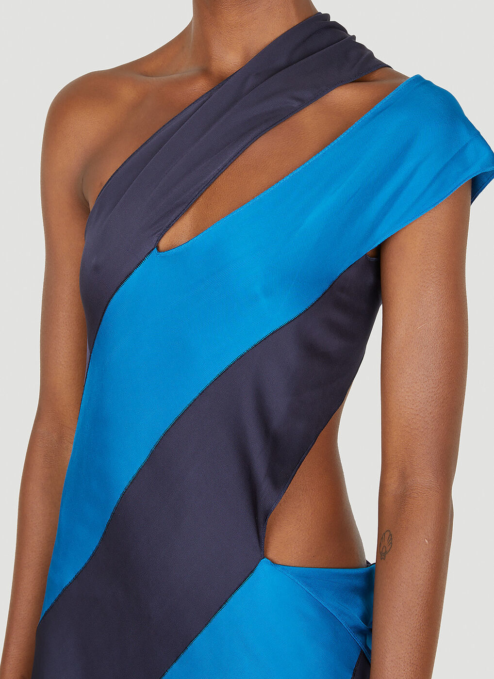 【送料&関税込】Marni Duchesse Cut-out Dress Flared duchess satin dress with cut out detail | Marni