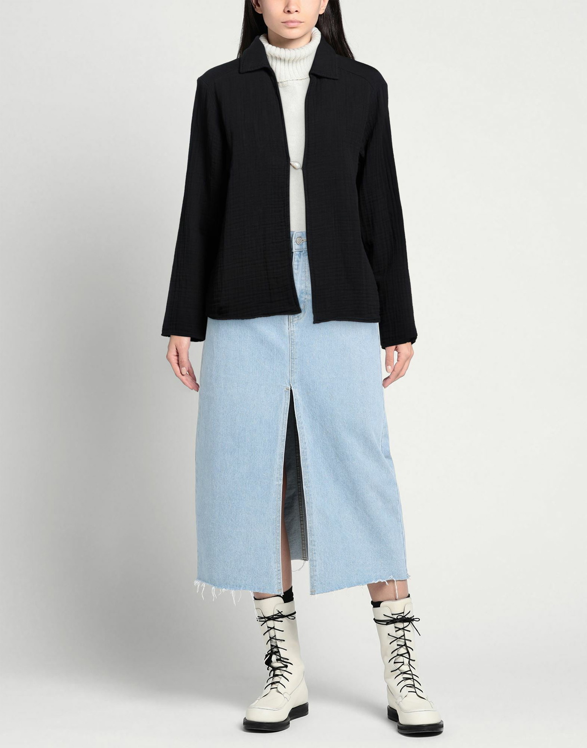Donni. Womens Cardigan in Black