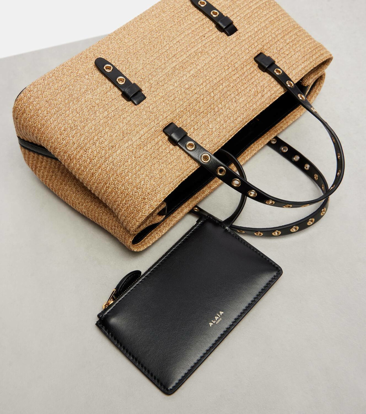 ALAIA アライア ミナ25ミディアムペーパーストロー トートバッグ 45865134eq_999_f.jpg?impolicy=
