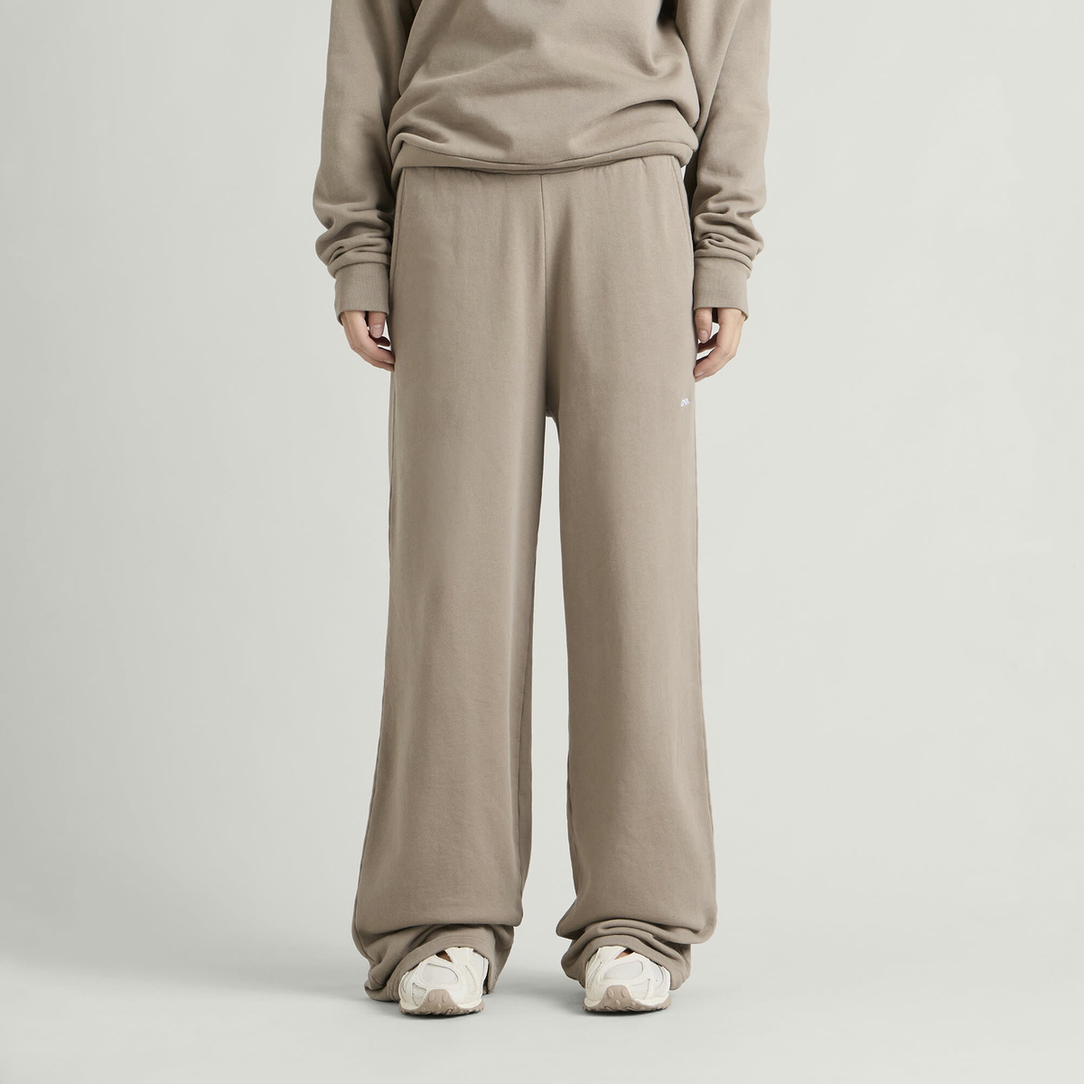 END. Signature Sweatpants in Khaki
