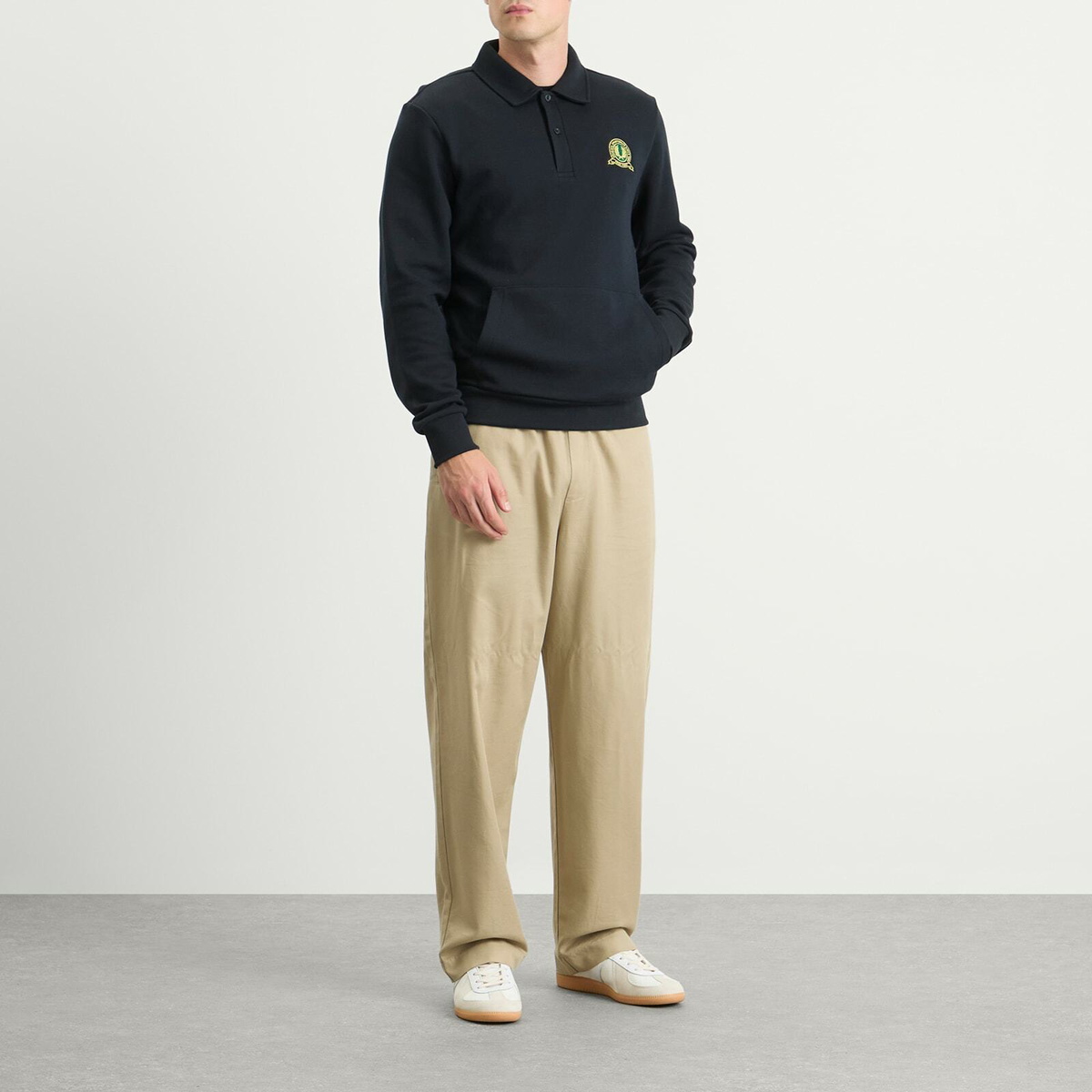 Fred Perry Men's Tennis Badge Collared Sweatshirt in Navy