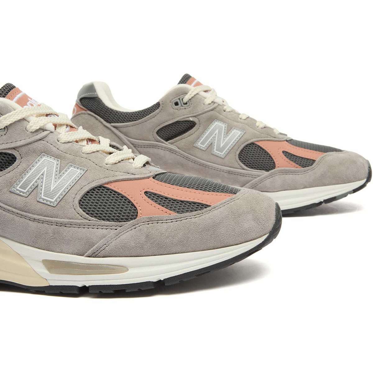 New Balance 991v2 Sneaker in Elephant Skin/Cork/Dark Gull Grey
