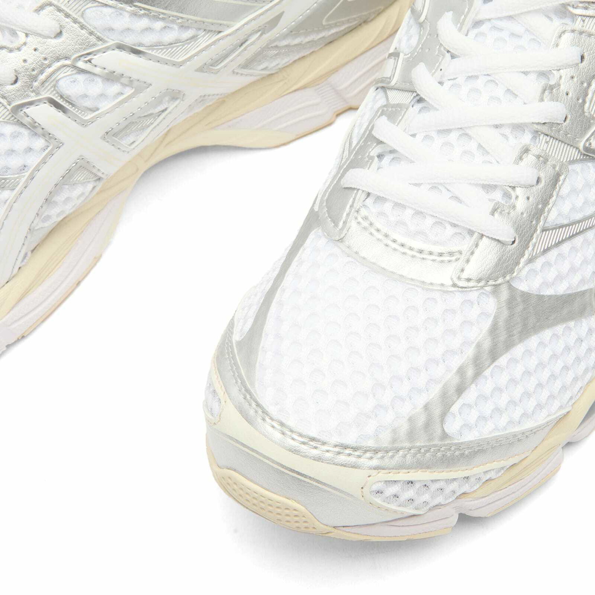 Asics GEL-Cumulus 16 Sneaker in White