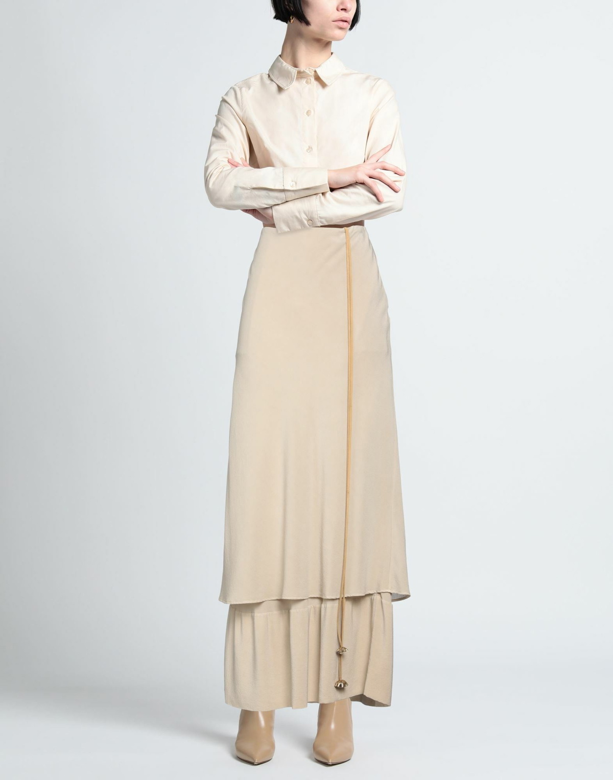 Quira Womens Maxi skirt in Beige