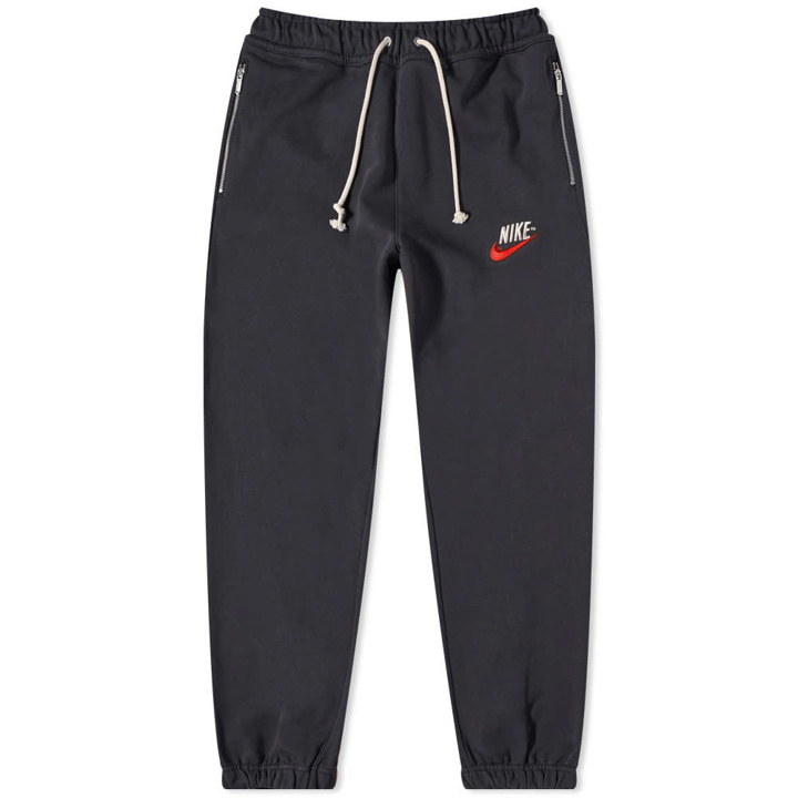 Photo: Nike Retro Logo Sneaker Pant