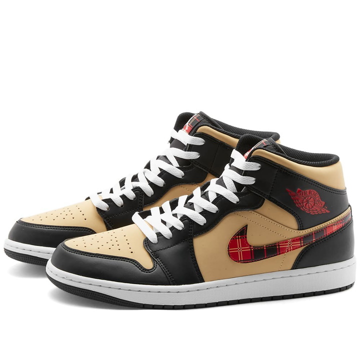 Photo: Air Jordan Men's 1 Mid Se Tt Sneakers in Black/Sesame/Red