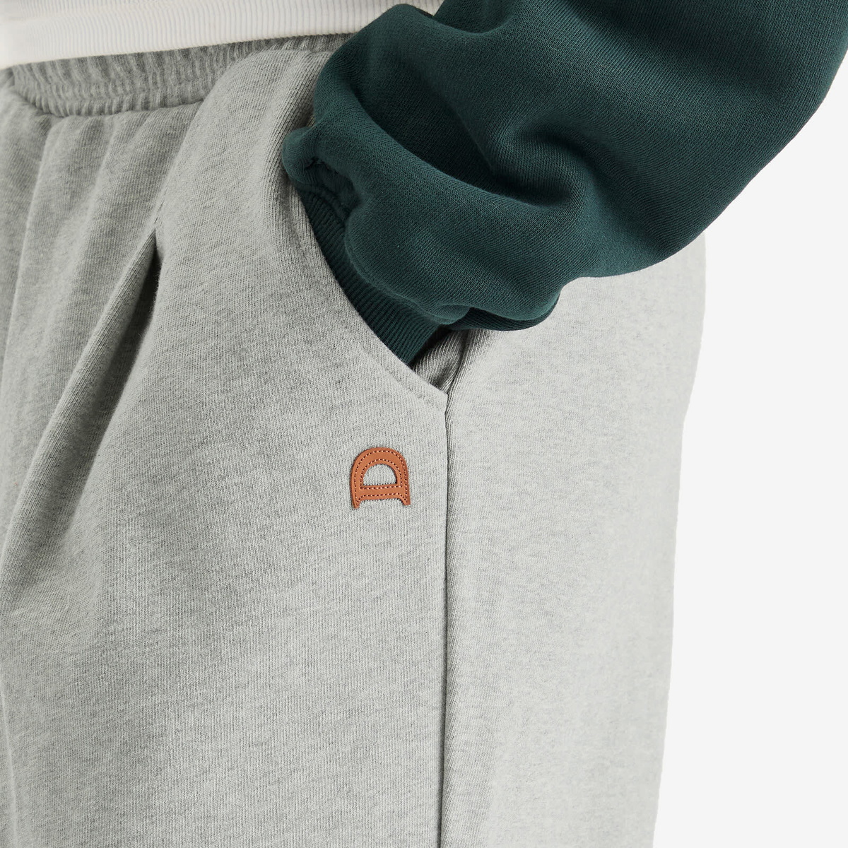 DUNST Women's Unisex Leather Logo Wide Sweat Pants in Melange Grey