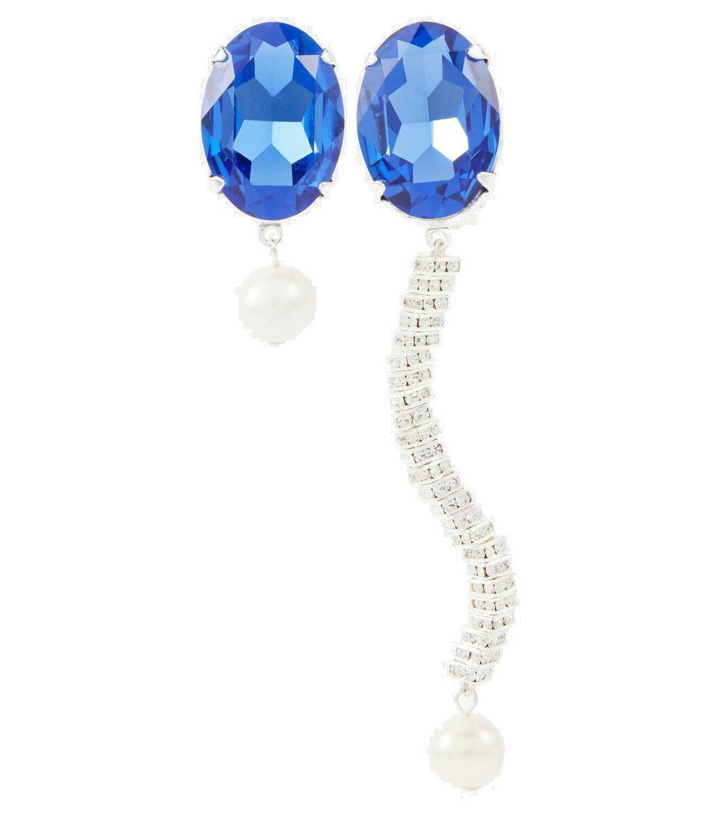 Photo: Magda Butrym Asymmetric crystal and pearl drop earrings