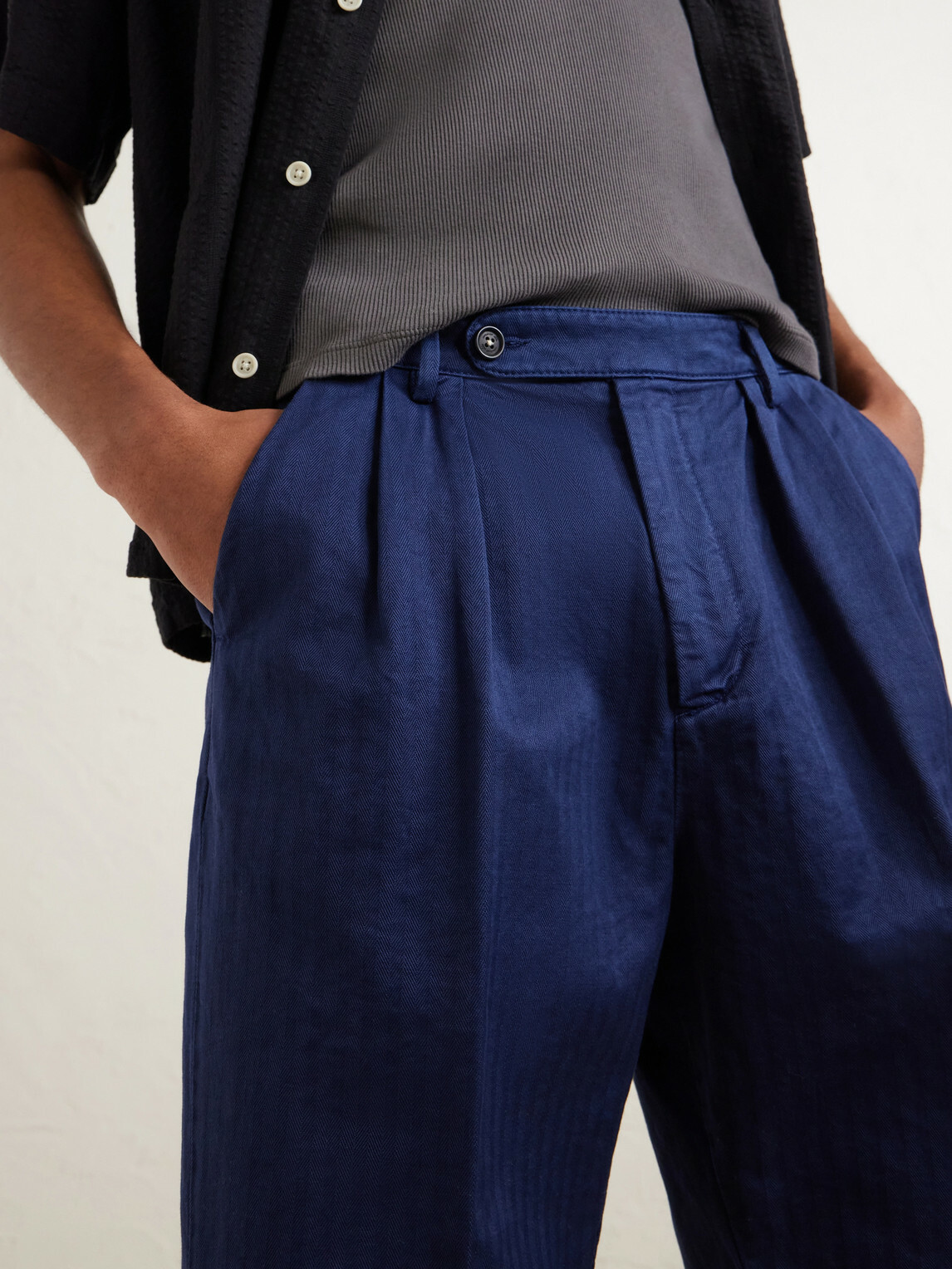 Massimo Alba - Cliff Straight-Leg Pleated Herringbone Cotton Bermuda Shorts - Blue