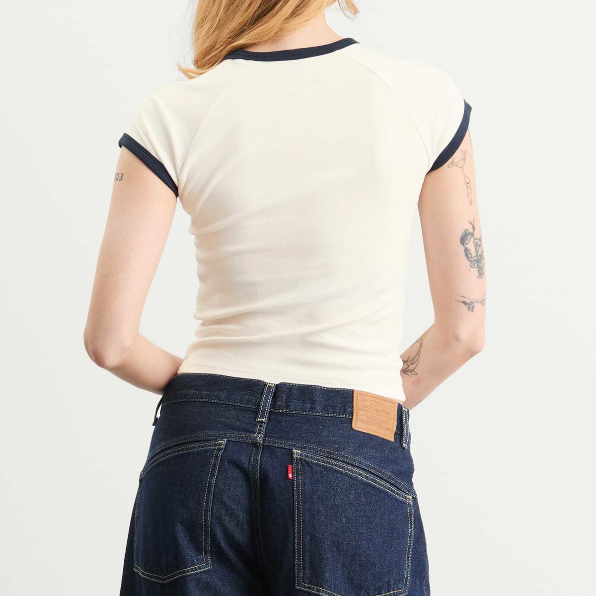 Levi's Women's Horseshoe Raglan T-Shirt in Sugar Swizzle/Dark Sapphire