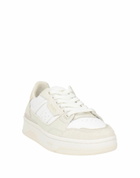 Axel Arigato Womens Sneakers in Off white