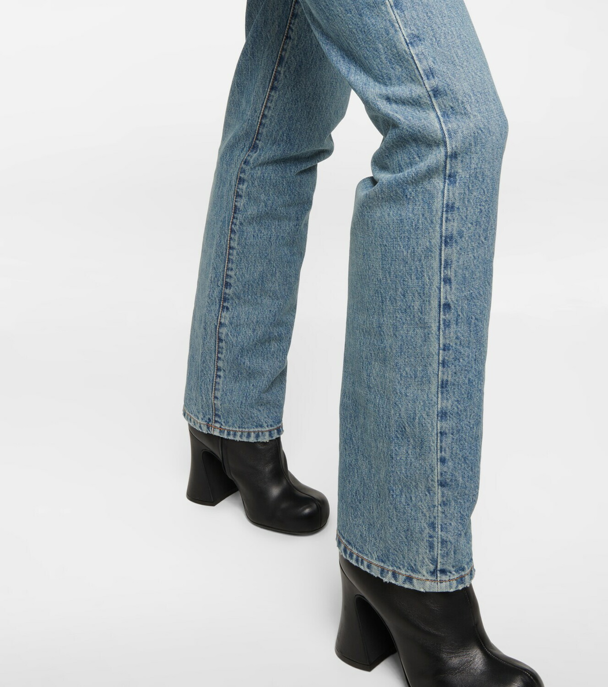 【送料&関税込】SportMax Logo Patch Low Waist Jeans Sportmax Logo Patch Low Waist Jeans in Blue | Lyst