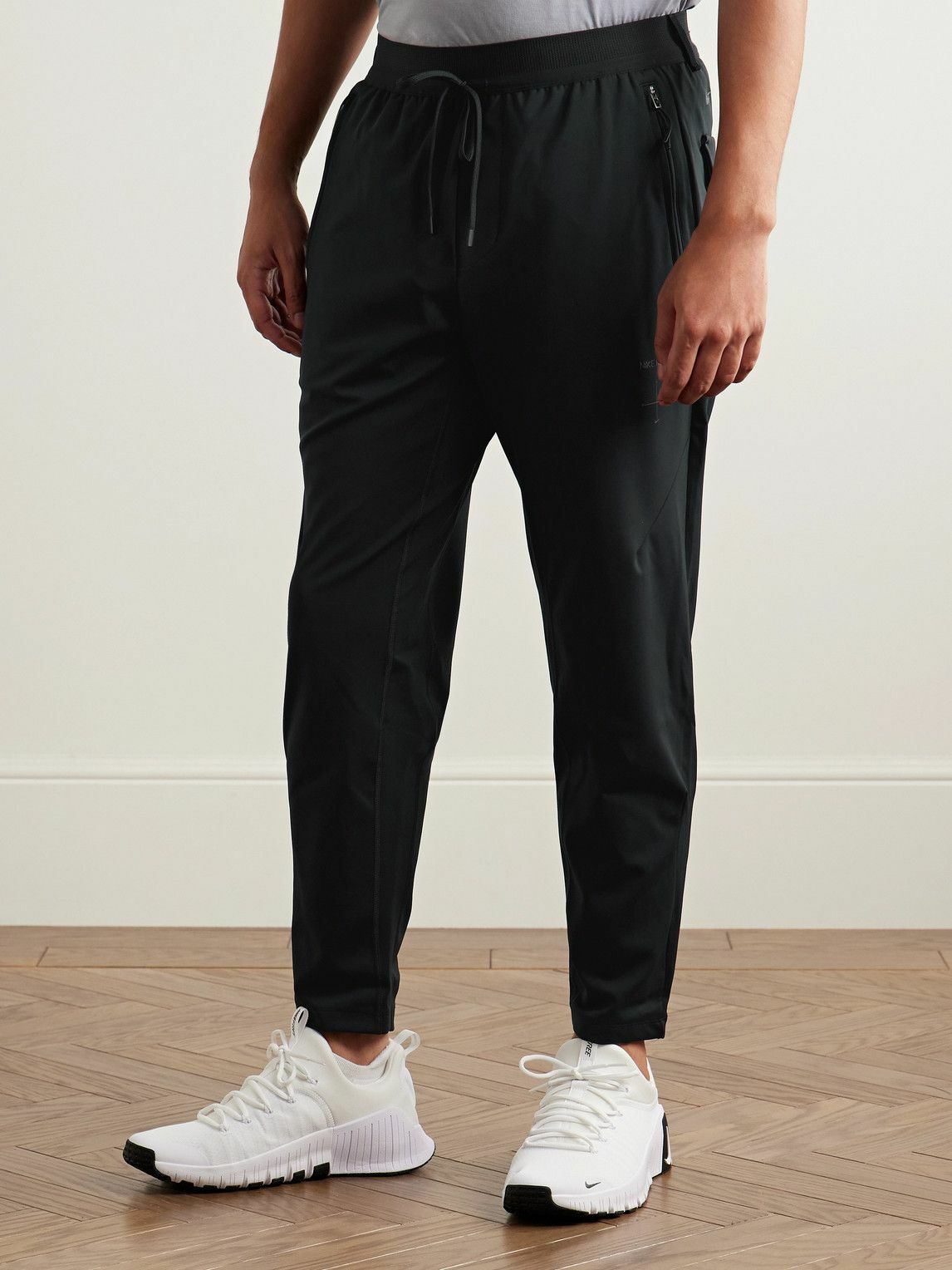 Nike Training - A.P.S. Tapered Dri-FIT ADV Trousers - Black