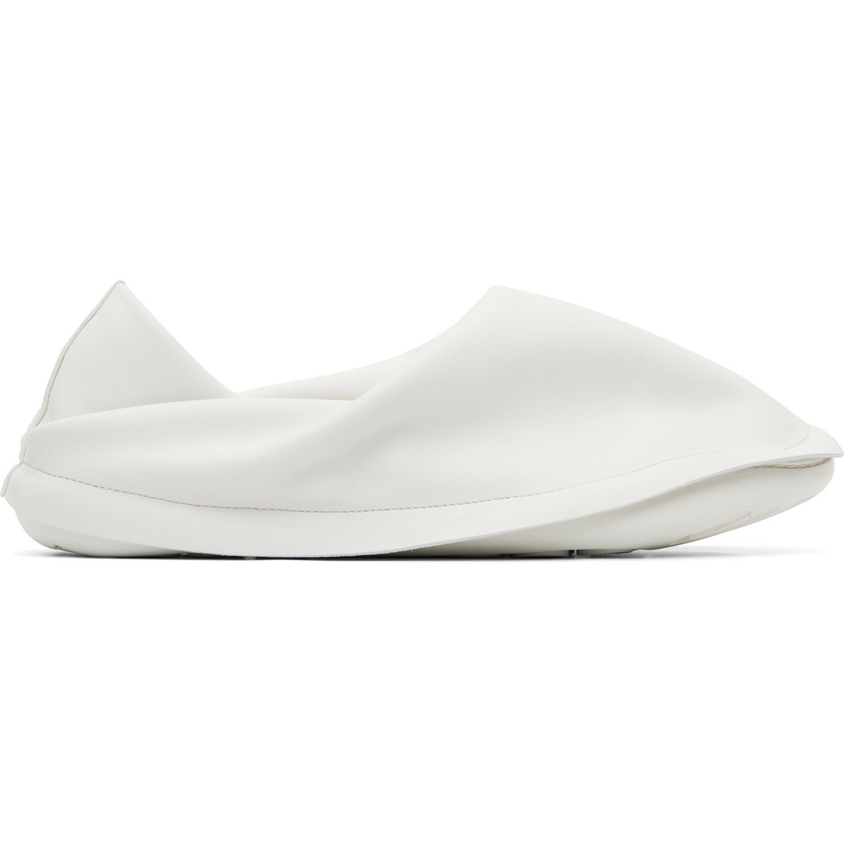 HOMME PLISSÉ ISSEY MIYAKE Off-White Camper Edition Peu Form Loafers